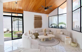 Luxurious Villa with 8 BR, AC, Huge Garden &Wood Pool